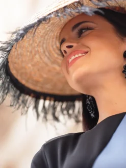 Pamelas-Mariquita Trasquilá PAMELA PLUMAS GRACIANA Beigeynegro